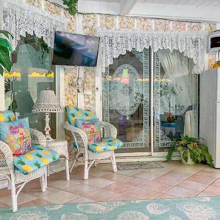 Pams Mermaid House With Riverfront Yard And Lanai! Apartman Weeki Wachee Kültér fotó