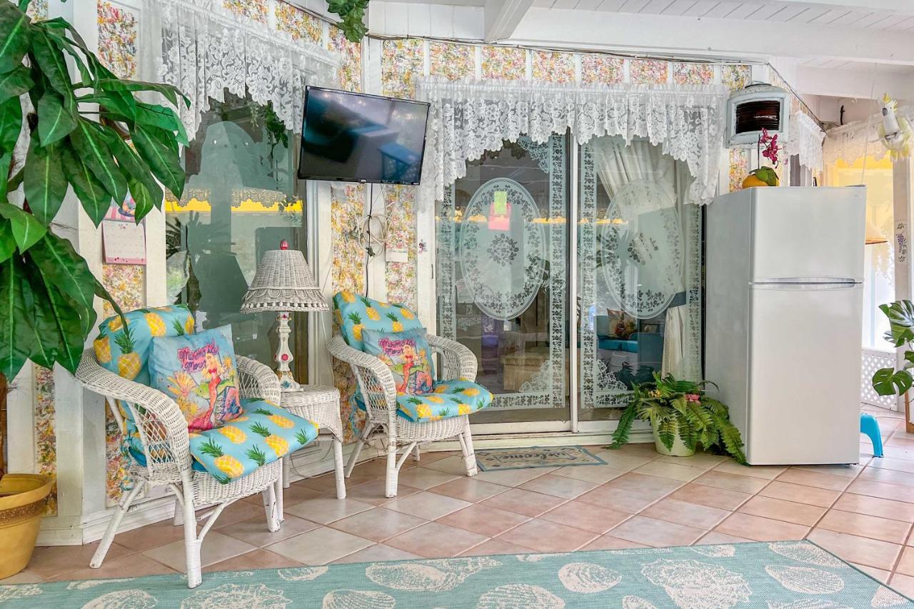 Pams Mermaid House With Riverfront Yard And Lanai! Apartman Weeki Wachee Kültér fotó