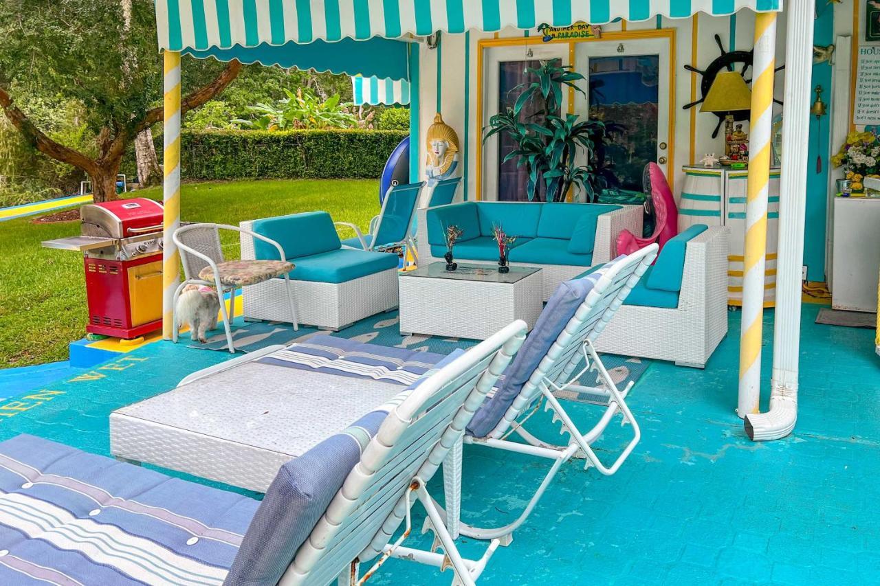 Pams Mermaid House With Riverfront Yard And Lanai! Apartman Weeki Wachee Kültér fotó