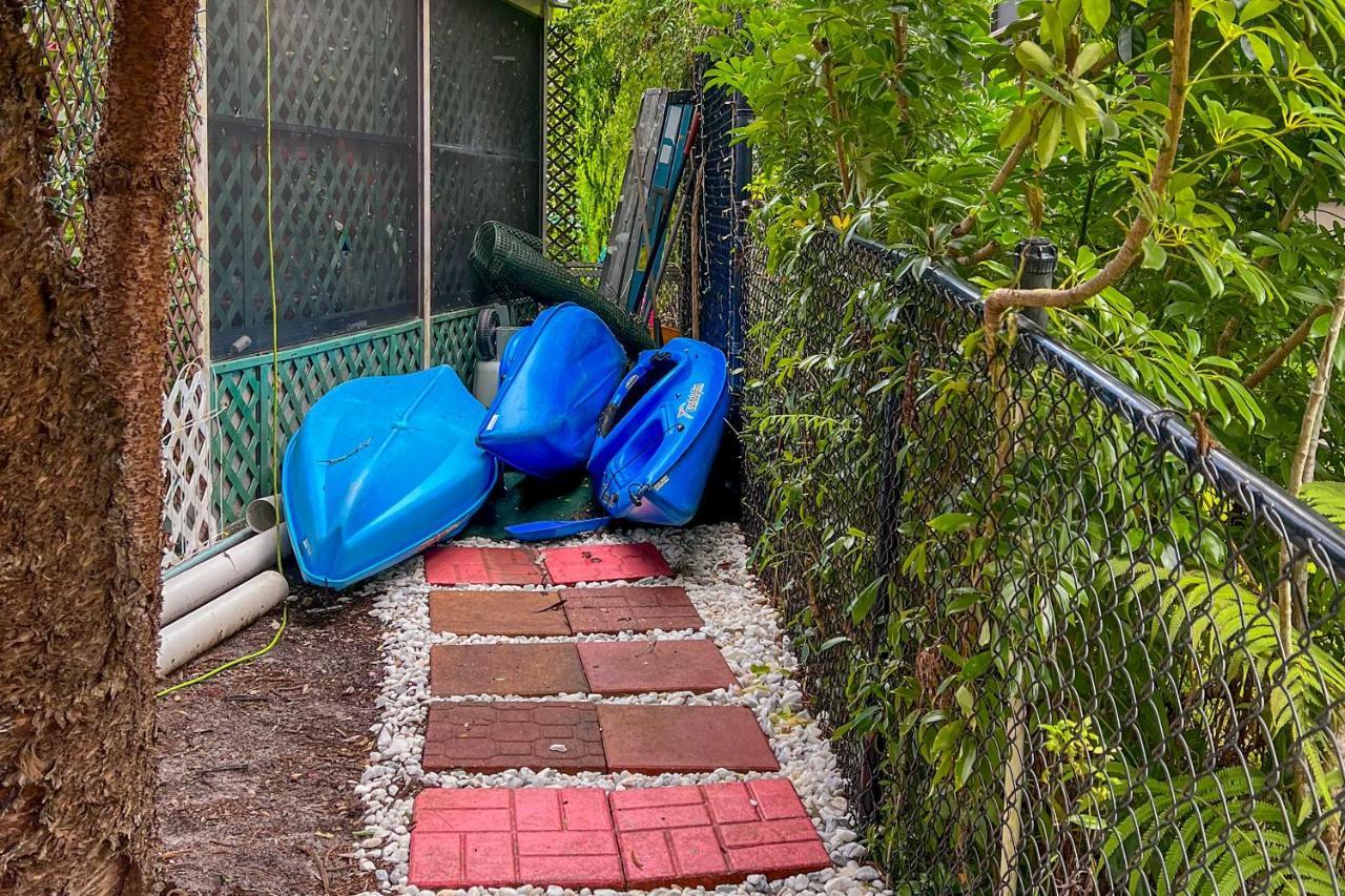 Pams Mermaid House With Riverfront Yard And Lanai! Apartman Weeki Wachee Kültér fotó